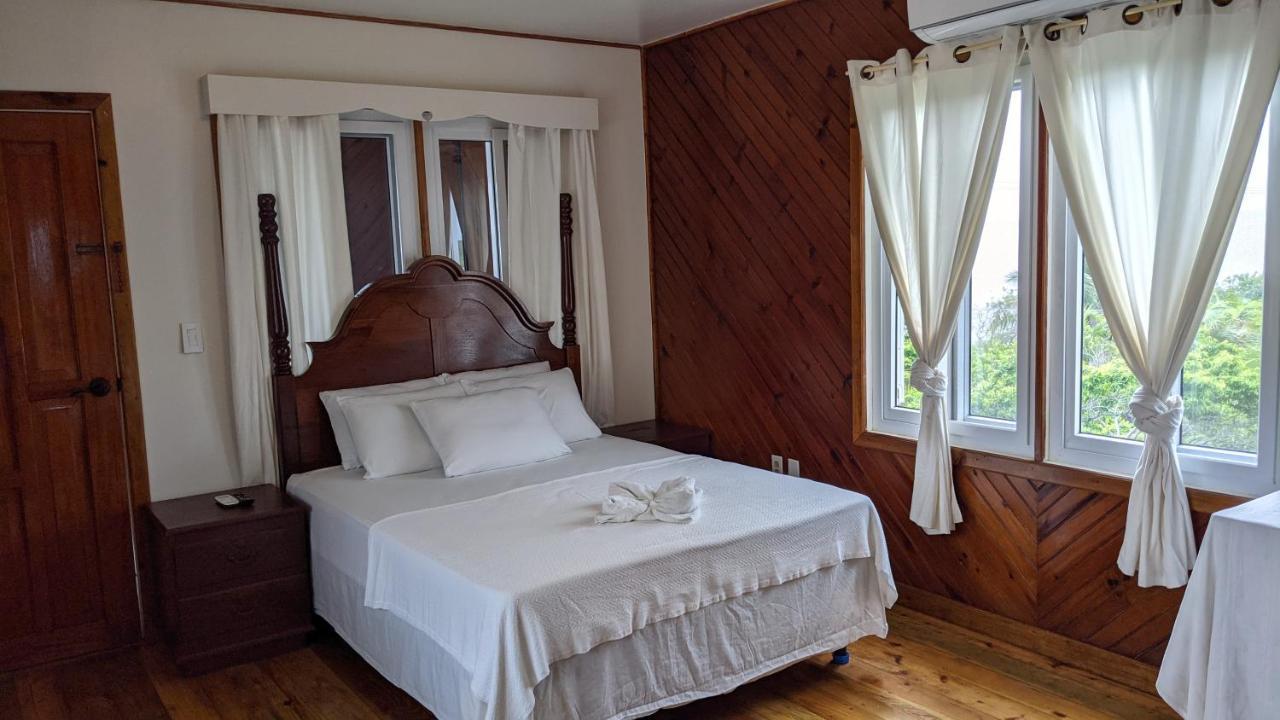 Coral View Beach Resort Utila Dış mekan fotoğraf
